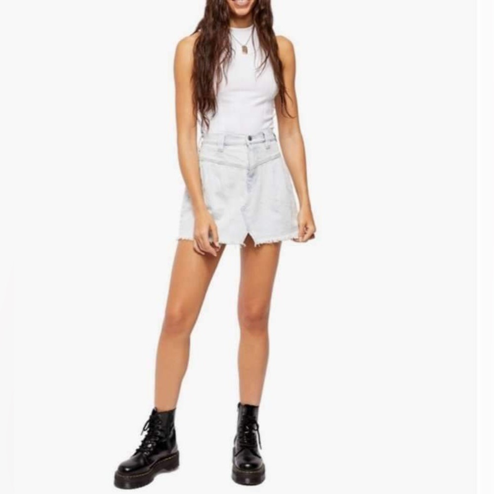 Free People Side Car Women’s Denim Mini Skirt in Silverlake Wash Size 28